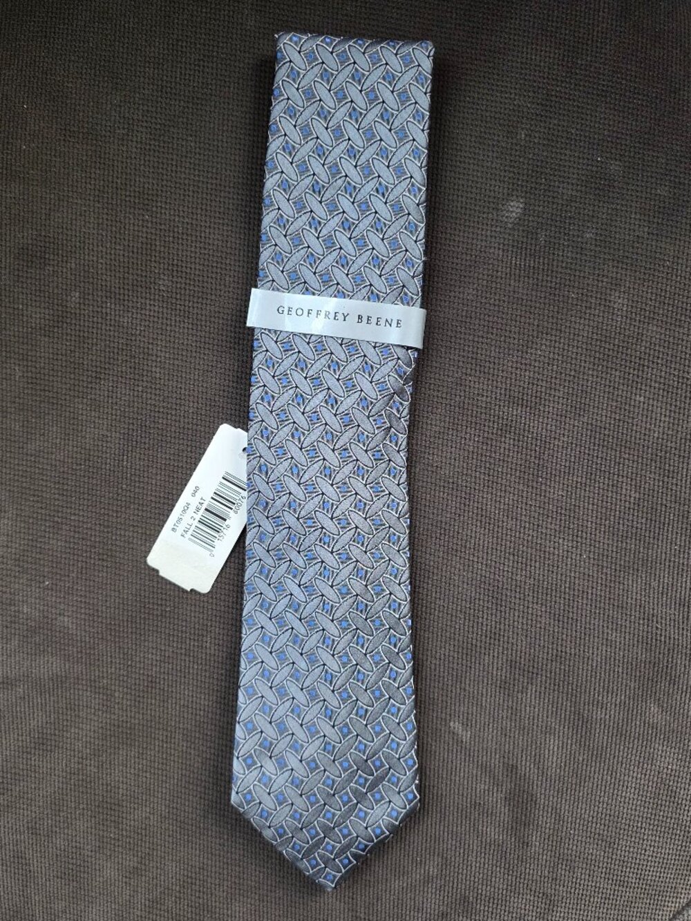 NWT Geoffrey Beene Mens Geometric Print Tie